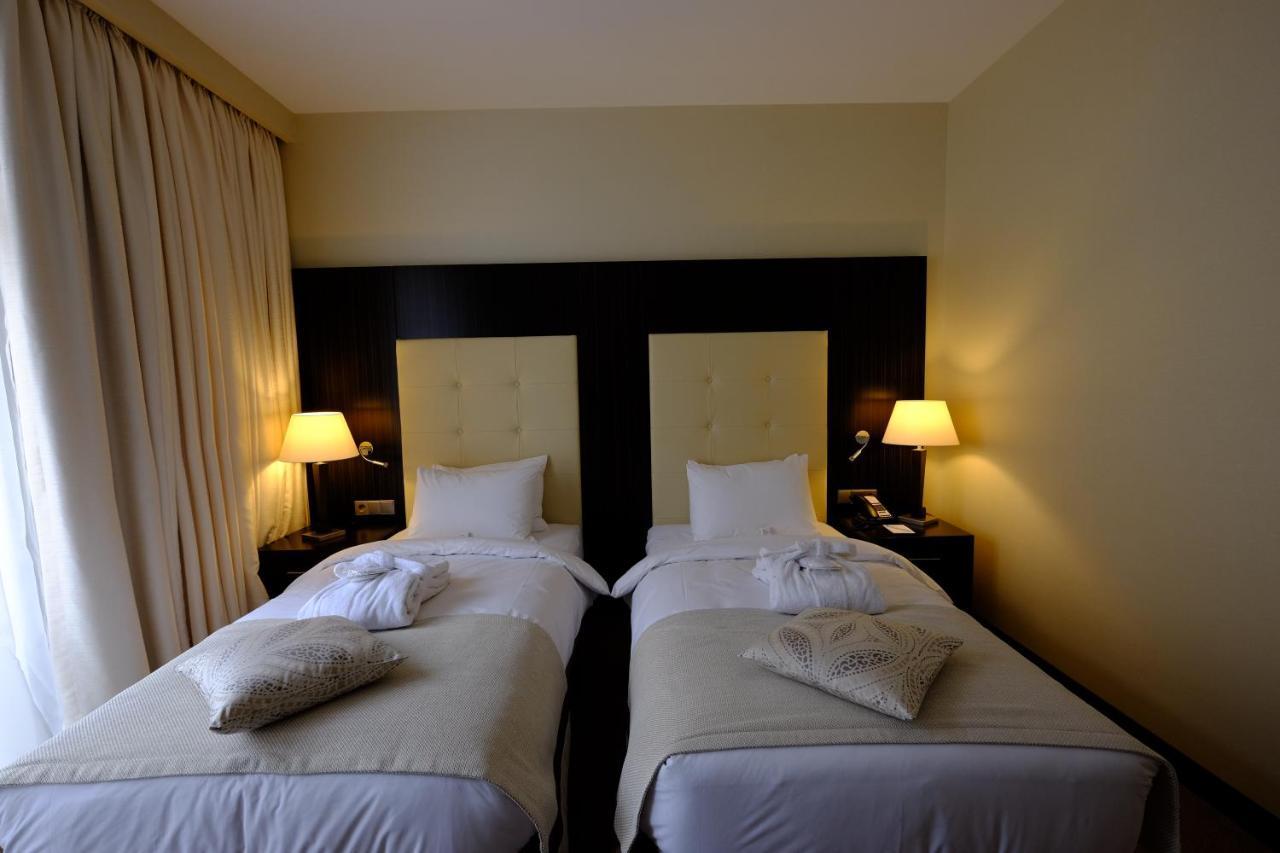 Crowne Plaza - Borjomi By Ihg Hotel Exterior foto A room at the hotel