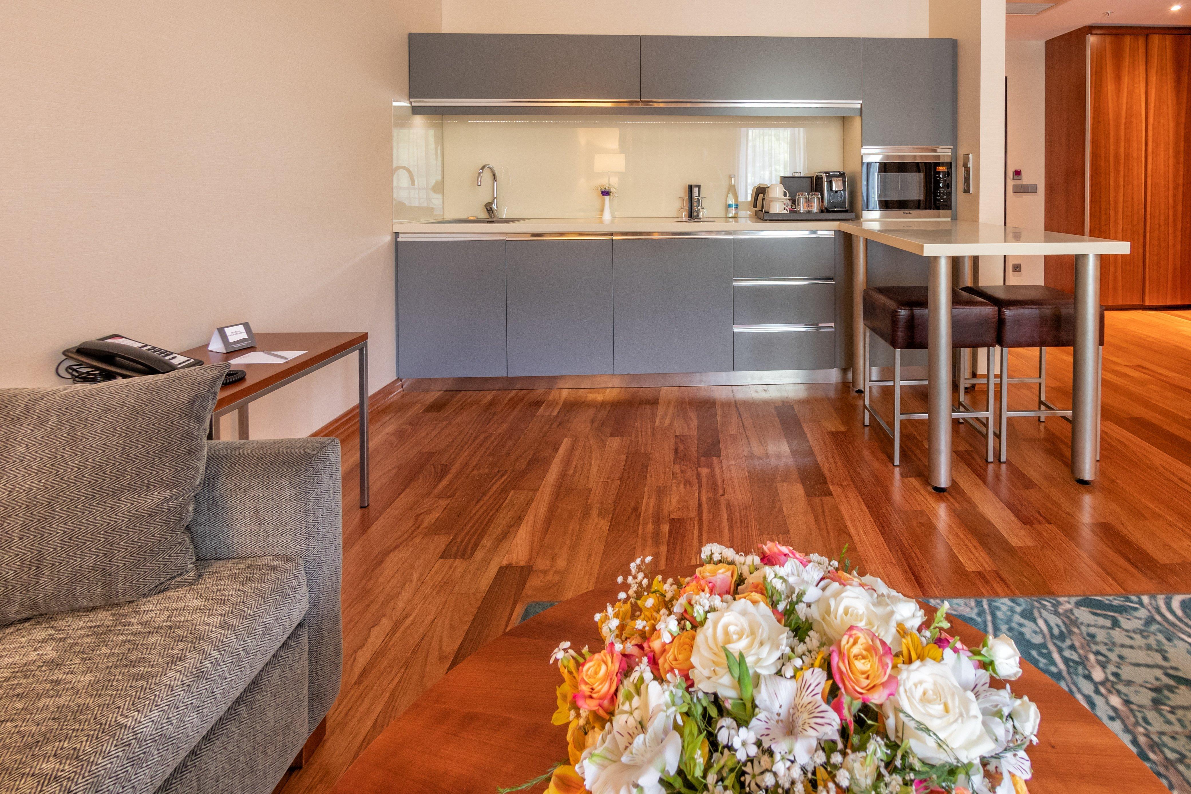Crowne Plaza - Borjomi By Ihg Hotel Exterior foto A kitchen in a serviced apartment