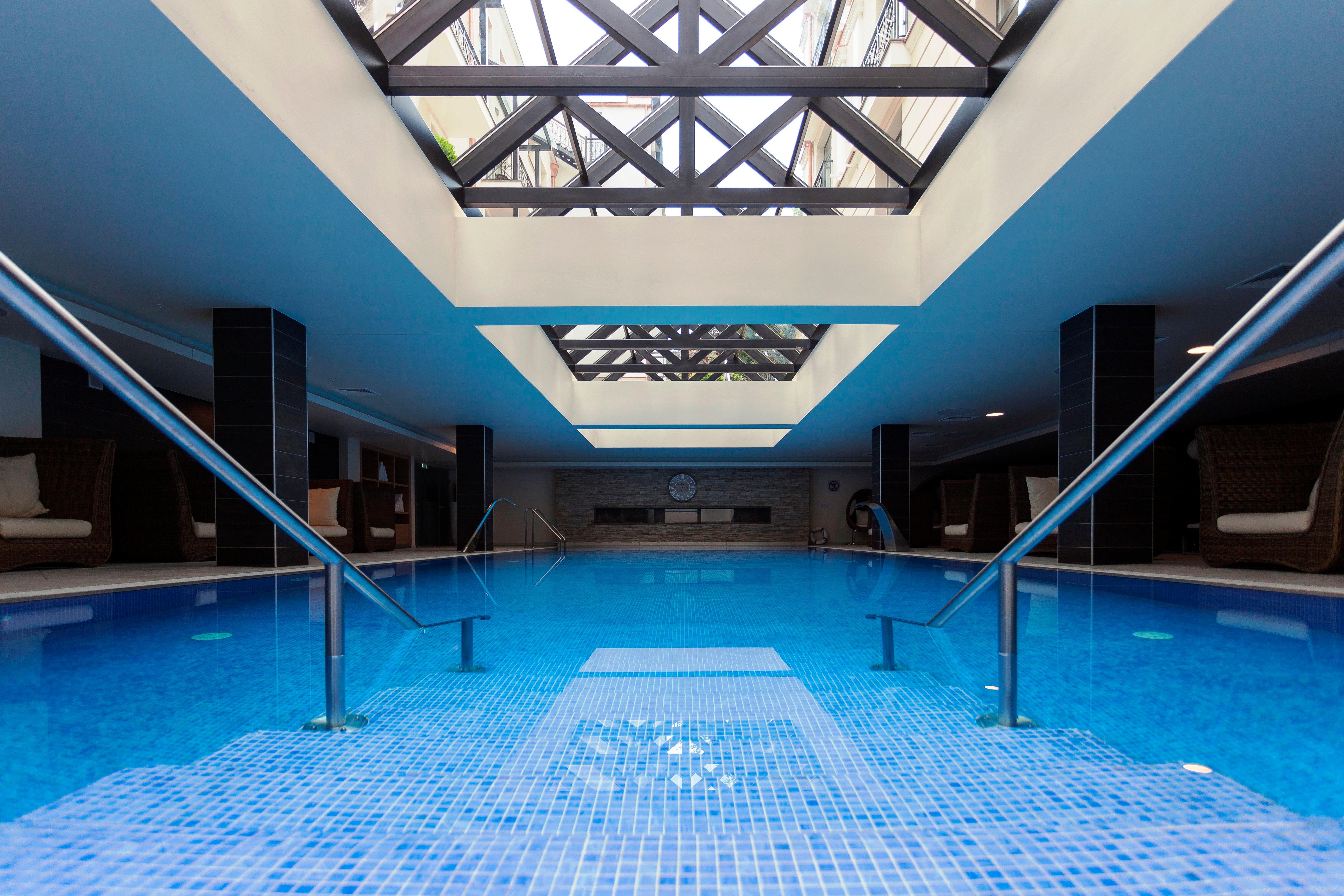 Crowne Plaza - Borjomi By Ihg Hotel Exterior foto The swimming pool at the hotel