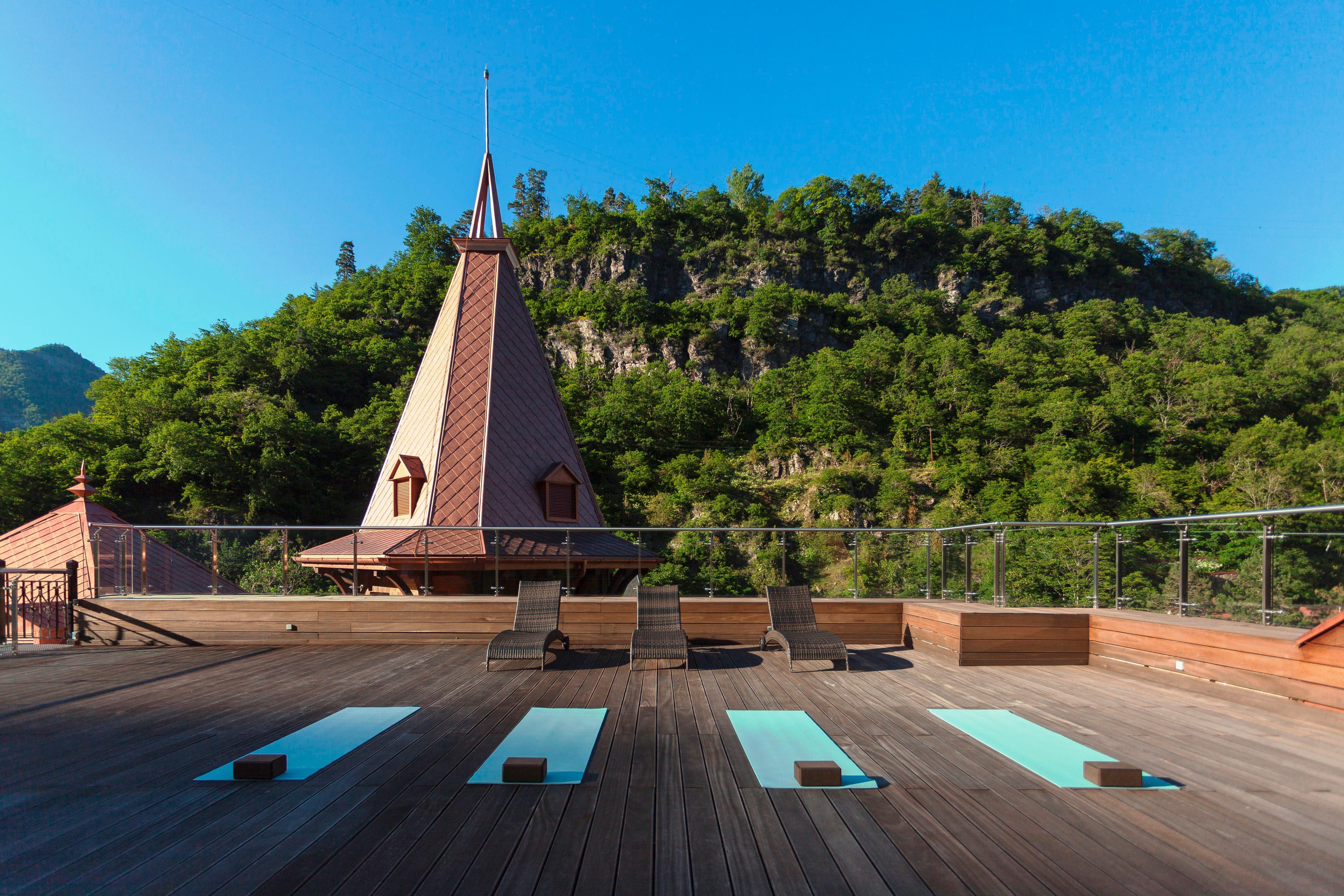 Crowne Plaza - Borjomi By Ihg Hotel Exterior foto The roof of the hotel