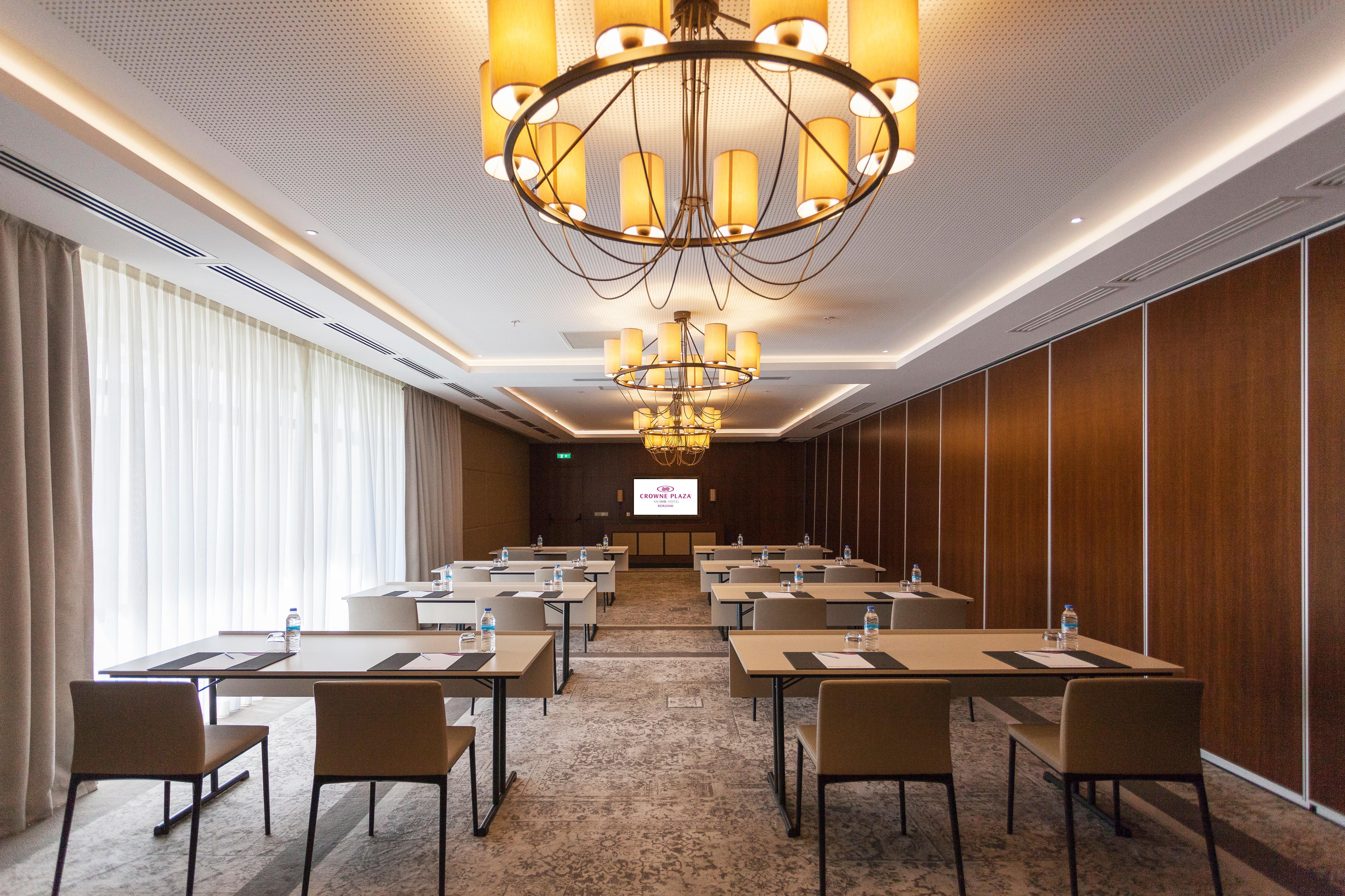 Crowne Plaza - Borjomi By Ihg Hotel Exterior foto Meeting room