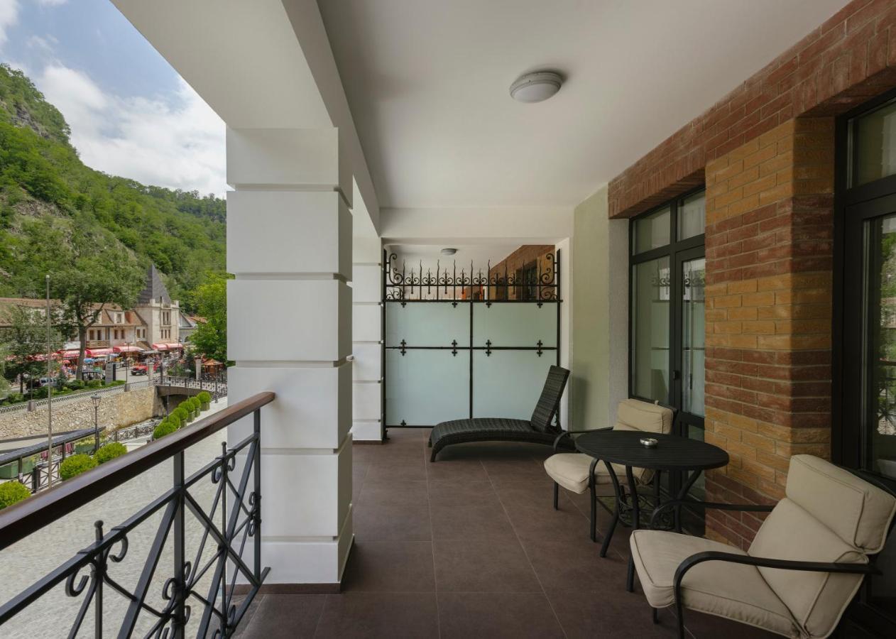 Crowne Plaza - Borjomi By Ihg Hotel Exterior foto A balcony