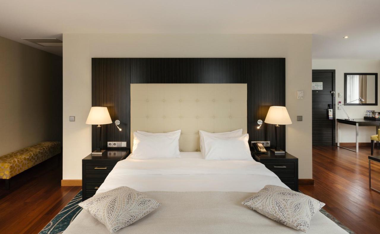 Crowne Plaza - Borjomi By Ihg Hotel Exterior foto A bedroom at the hotel