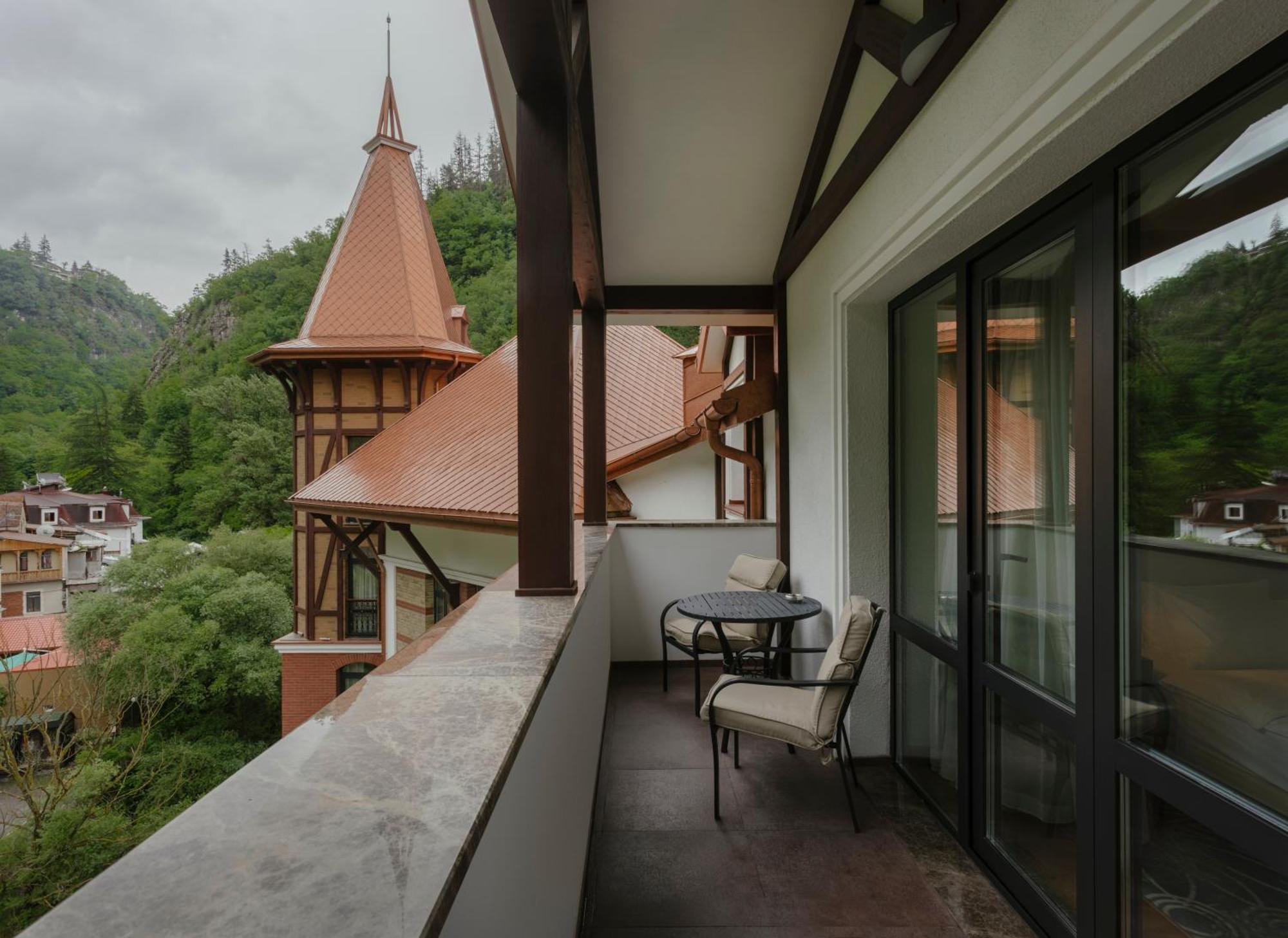 Crowne Plaza - Borjomi By Ihg Hotel Exterior foto A balcony
